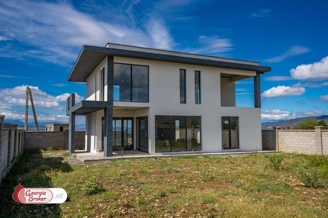 იყიდება ახალი გარემონტებული 5 ოთახიანი სახლი